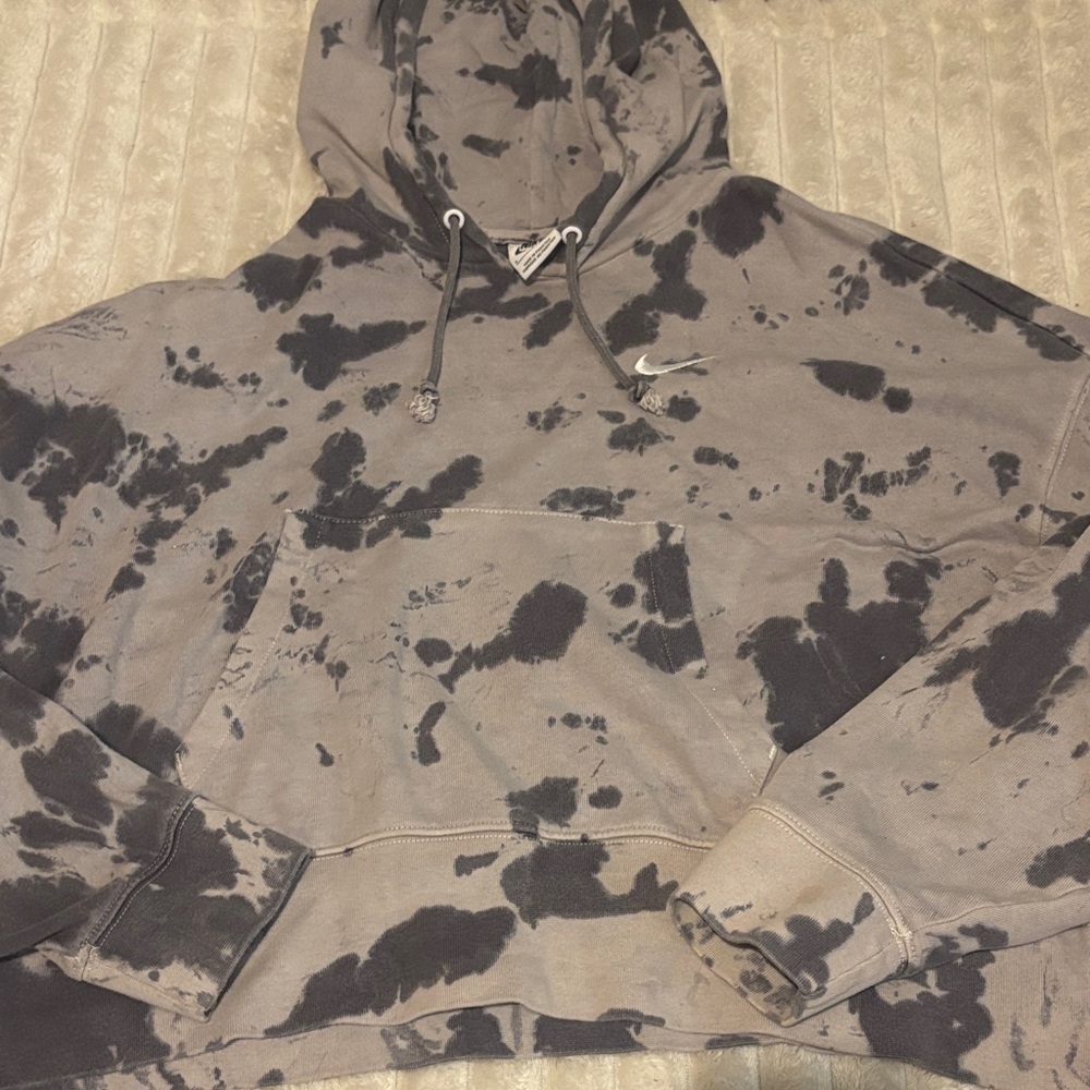 Nike Women’s Tie-Dye Gray and Black Short Hoodie